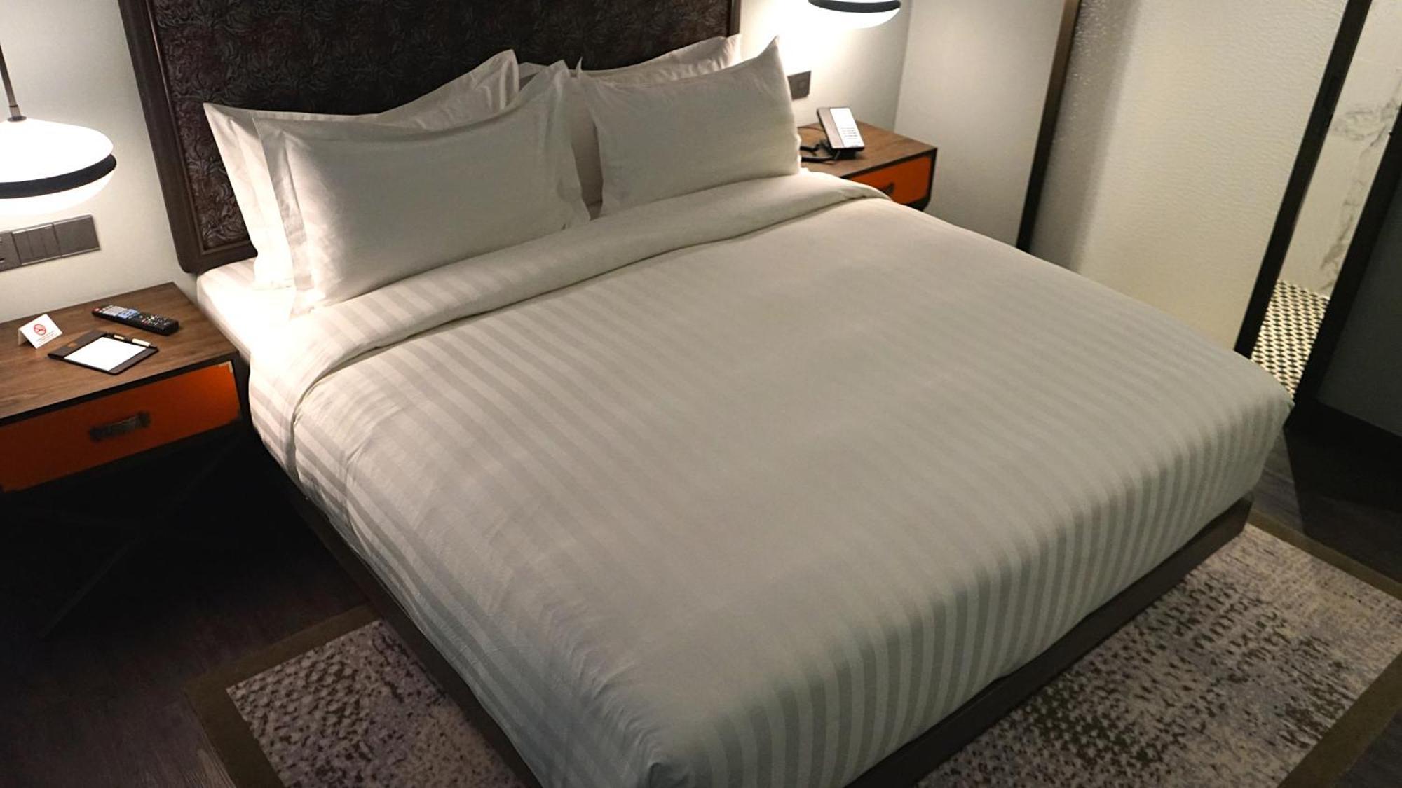 ホテル The George Penang By The Crest Collection ジョージタウン エクステリア 写真 A bed with a duvet