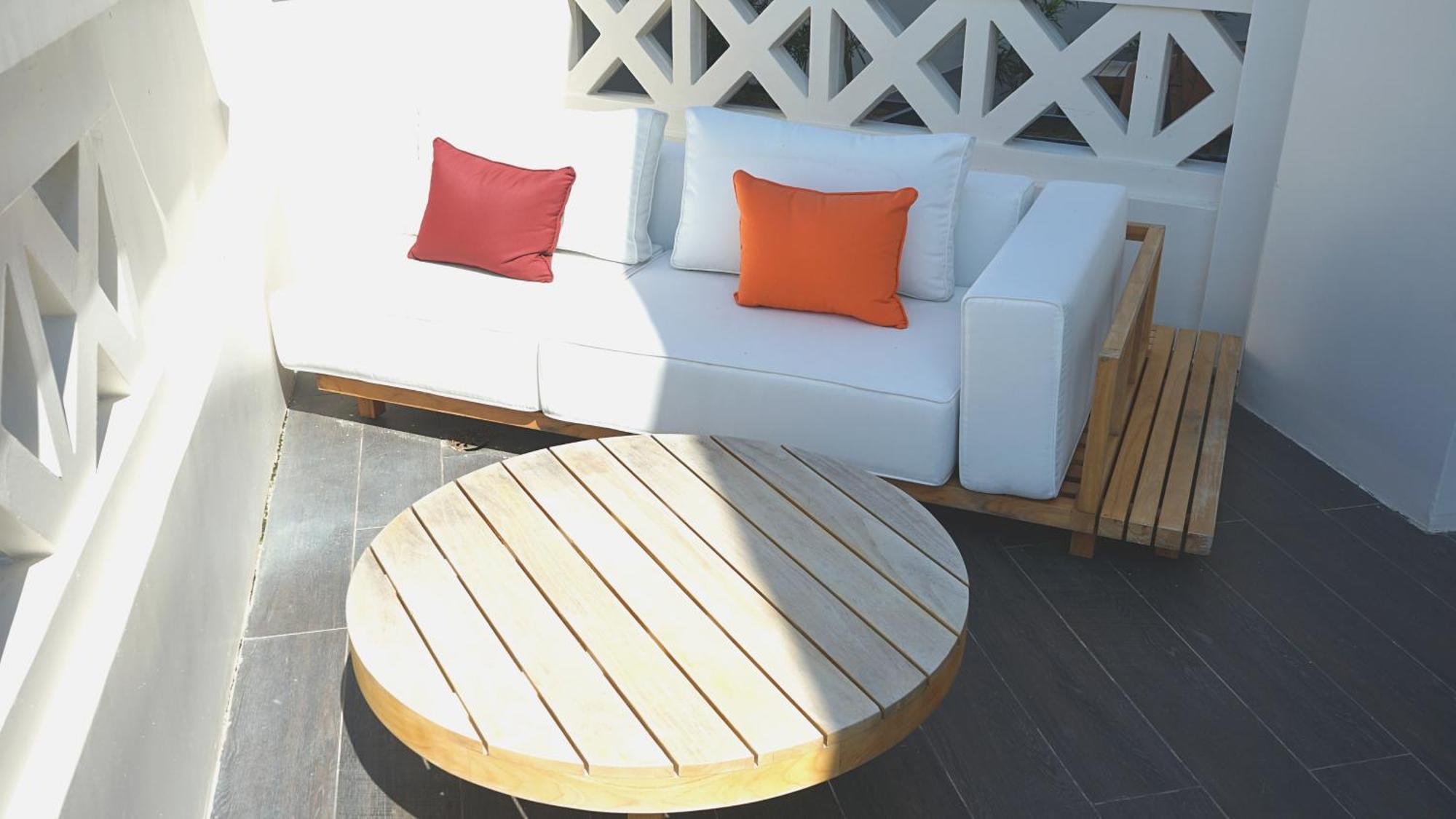 ホテル The George Penang By The Crest Collection ジョージタウン エクステリア 写真 A round coffee table