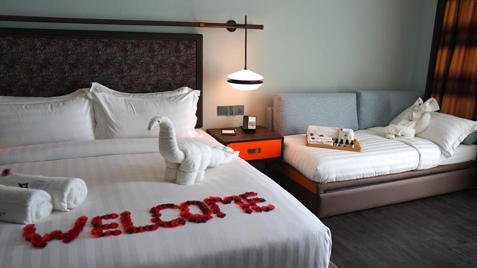 ホテル The George Penang By The Crest Collection ジョージタウン エクステリア 写真 A room at the hotel